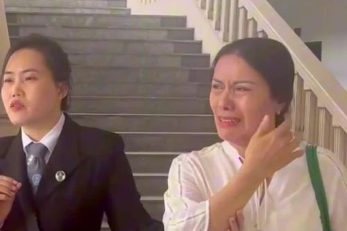 Cựu Hiệu trưởng Nguyễn Thị Bình khóc nghẹn vì mình mà con đi xin việc khắp nơi không được nhận