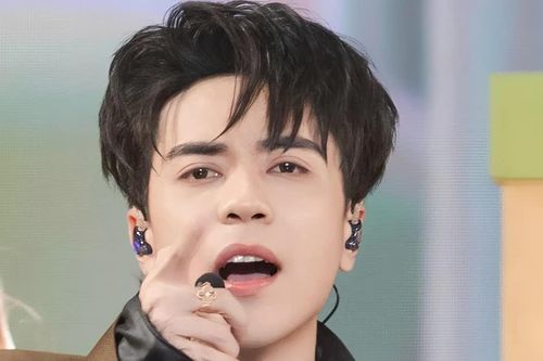 Show Anh trai bay sạch vé sau 45 phút, giá cao nhất 50 triệu đồng