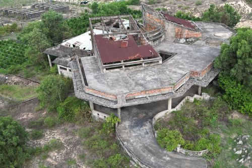 Cảnh tượng bên trong nhà hỏa táng gần 13 tỷ đồng bỏ hoang suốt nhiều năm