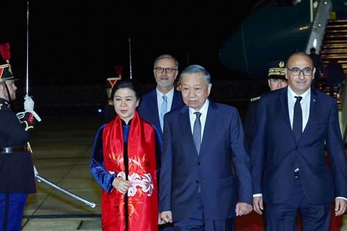 Tổng Bí thư, Chủ tịch nước Tô Lâm và phu nhân đến Paris, bắt đầu thăm Pháp