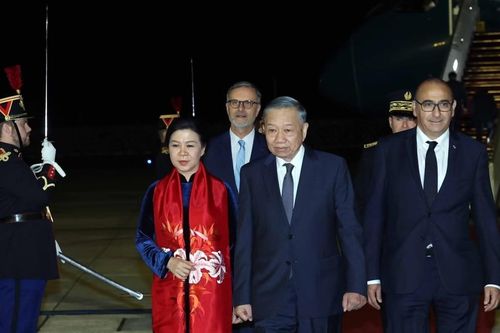 Tổng Bí thư, Chủ tịch nước Tô Lâm và phu nhân đến Paris, bắt đầu thăm Pháp