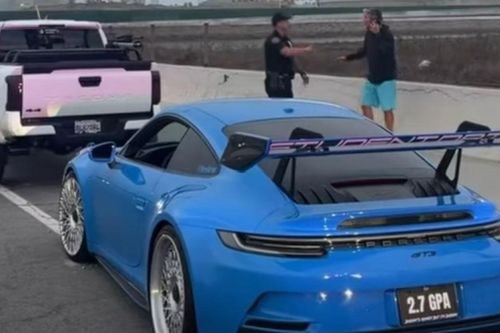 Xe bán tải gây tai nạn bỏ chạy, Porsche 911 GT3 truy đuổi đến cùng trên cao tốc