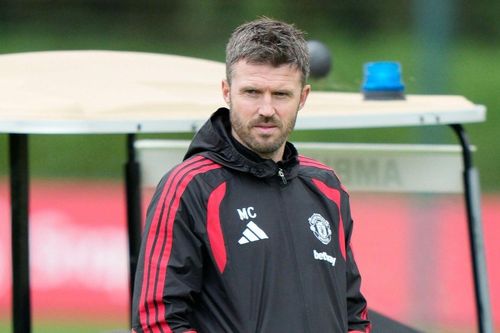 Luke Shaw khiến Michael Carrick đứng ngồi không yên