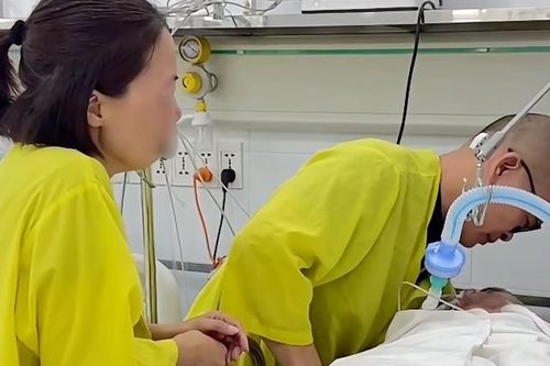 Hà Nội: Hiệu trưởng nghẹn ngào tri ân nam sinh 19 tuổi hiến tạng cứu nhiều người