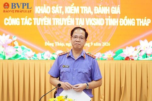 Phó Viện trưởng Trần Hải Quân kiểm tra công tác tuyên truyền tại VKSND tỉnh Đồng Tháp