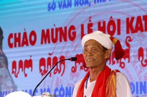 Người Sư cả làm 'cầu nối' cho ý Đảng lòng dân