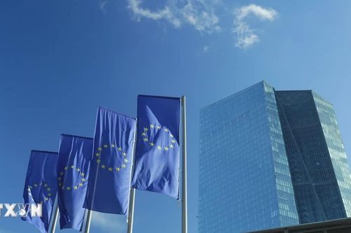ECB chịu sức ép lạm phát, đứng trước khả năng tăng lãi suất lần hai trong năm