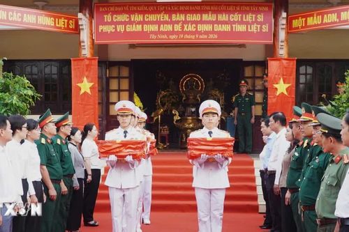 Bàn giao các mẫu sinh phẩm - thêm niềm hy vọng cho thân nhân liệt sỹ ở Tây Ninh