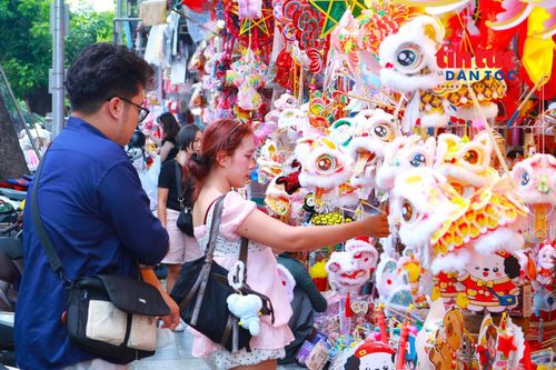 Rộn ràng sắc Trung thu, đồ chơi truyền thống lên kệ sớm
