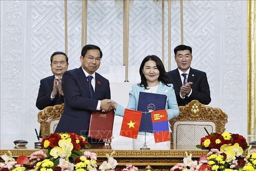 Chủ tịch Quốc hội Trần Thanh Mẫn và Chủ tịch Quốc hội Mông Cổ chứng kiến Lễ ký kết văn kiện hợp tác