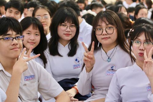 TP Hồ Chí Minh: Cắt giảm hội thi, hội họp không cần thiết và đẩy mạnh hồ sơ số trong trường học
