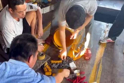 Phát hiện, thu giữ 145 kíp nổ và 1kg thuốc nổ trên tàu cá