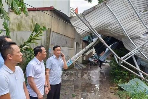 Khẩn trương khắc phục thiệt hại do giông lốc tại xã Lạc Đạo (Hưng Yên)