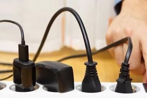 Những thiết bị dùng xong không rút phích cắm, rất dễ gây cháy nổ