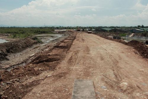 Tuyến đê 182 tỷ đồng 'chạy đua' tiến độ sau thời gian tạm dừng vì vướng mặt bằng