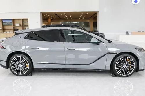 Xe điện mạnh 1.140 mã lực, phạm vi hoạt động 860 km, giá gần 1,3 tỷ đồng