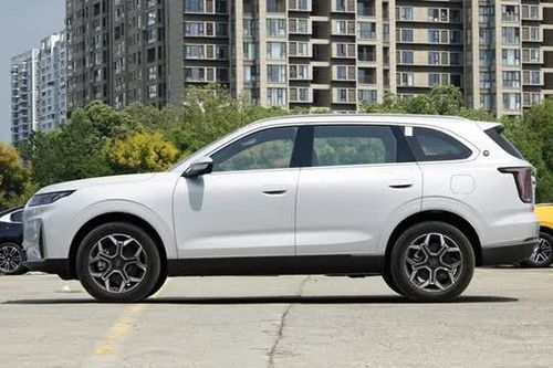 SUV 7 chỗ công suất 254 mã lực, giá chưa tới 480 triệu đồng