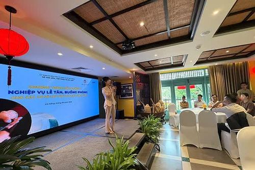 Đà Nẵng: Bồi dưỡng nghiệp vụ buồng phòng, lễ tân theo tiêu chuẩn VTOS