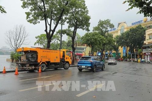 Hà Nội: Mưa lớn nhưng nước rút nhanh, không còn điểm ngập úng trên các tuyến phố