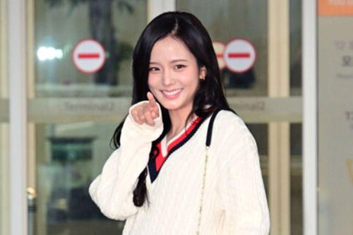Jisoo (BLACKPINK) công khai ảnh trước và sau khi trang điểm, mặt mộc vẫn gây sốt