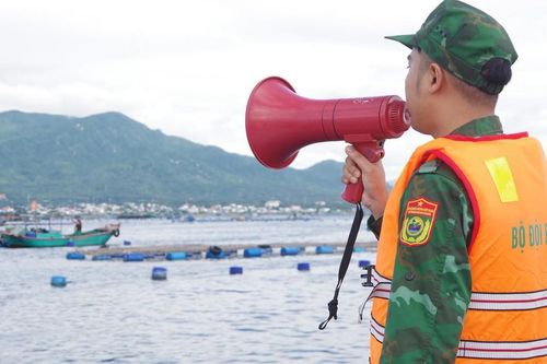 Bộ đội Biên phòng Khánh Hòa kêu gọi ngư dân chủ động ứng phó thời tiết xấu