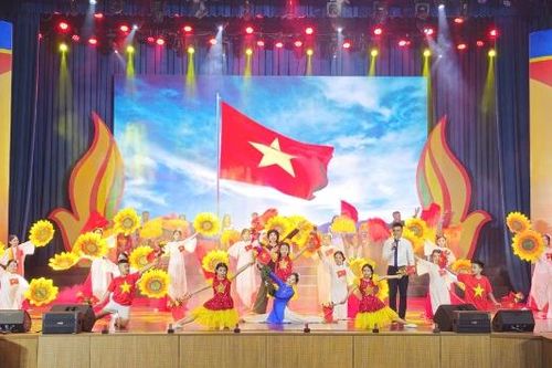 Sức hút từ tuyên truyền sân khấu hóa và lưu động
