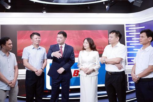Bí thư Tỉnh ủy Nguyễn Hồng Thái thăm, kiểm tra công tác tuyên truyền tại Báo và Phát thanh, Truyền hình Bắc Ninh