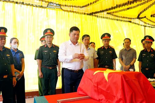 Bí thư Tỉnh ủy Nguyễn Hồng Thái kiểm tra công tác lấy mẫu hài cốt liệt sĩ tại xã Hiệp Hòa và Xuân Cẩm