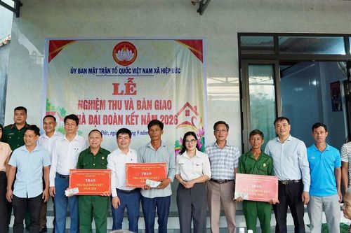 Xã Hiệp Đức bàn giao 3 nhà đại đoàn kết
