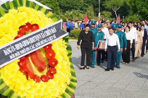 Xã Chiên Đàn tổ chức truy điệu và an táng hài cốt liệt sĩ