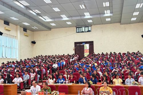 Trang bị kiến thức về an toàn giao thông, an ninh mạng cho hơn 400 học sinh, sinh viên