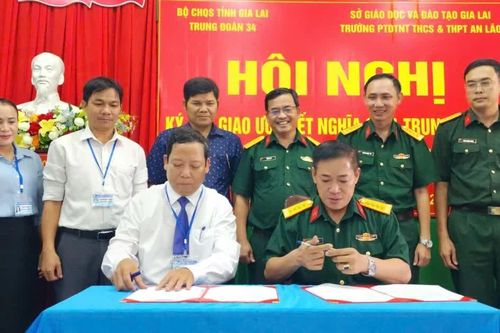 Trung đoàn 34 kết nghĩa với Trường Phổ thông Dân tộc nội trú THCS & THPT An Lão