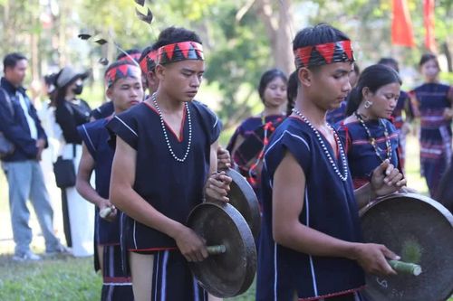 Tổ chức chương trình “Đêm Cồng chiêng cuối tuần - Thưởng thức và Trải nghiệm” tại làng Vĩnh An