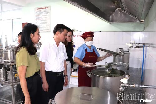 Bảo đảm an toàn bữa ăn bán trú