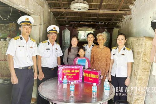 Lữ đoàn 162 nâng bước em đến trường
