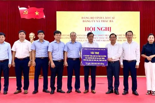 Xã Thác Bà tiếp nhận trang thiết bị công nghệ thông tin