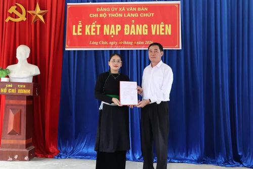 Đảng bộ xã Văn Bàn kết nạp đảng viên thứ 2.000