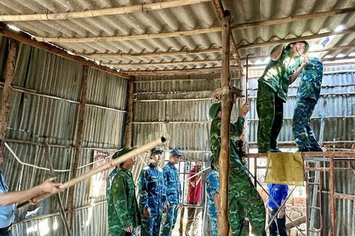 Trung đoàn 920 thắt chặt tình quân dân