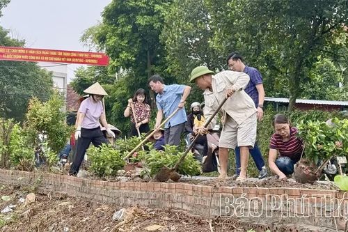 Xã Thổ Tang ra quân tổng vệ sinh môi trường