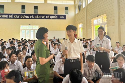Đưa kiến thức pháp luật đến với học sinh