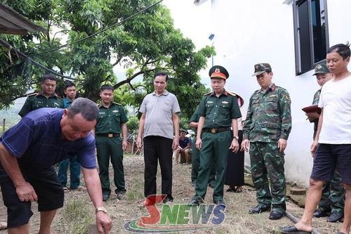 Khảo sát, xác minh thông tin phần mộ liệt sĩ tại xã Chiềng Khoong