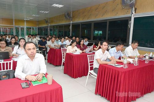Nâng cao năng lực cán bộ trong tiếp công dân và giải quyết TTHC