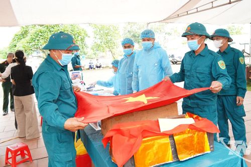 Lấy mẫu ADN, xác định danh tính liệt sĩ tại phường Linh Sơn
