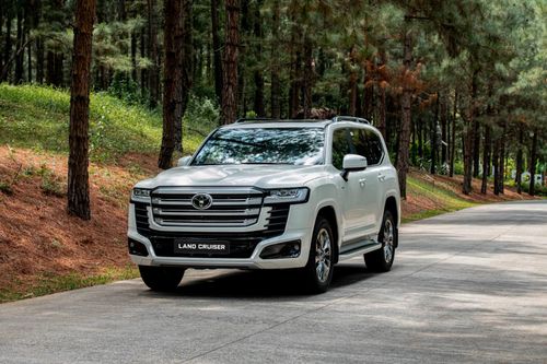 Toyota Land Cruiser 300 HEV chính thức có mặt tại Việt Nam, giá từ 4,71 tỷ đồng