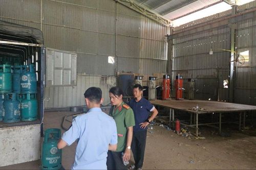 Hà Nội: Khởi tố 5 bị can từ vụ san chiết LPG giả tại nhiều cơ sở
