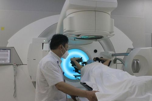 Yêu cầu Bệnh viện E xác minh thông tin tiêu cực tại Khoa Xạ trị