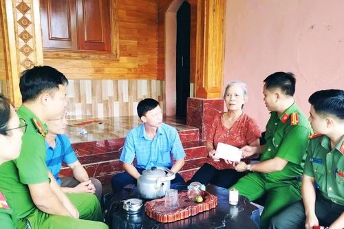 Lan tỏa phong trào thi đua 'Ba nhất' ở Công an xã Đức Đồng