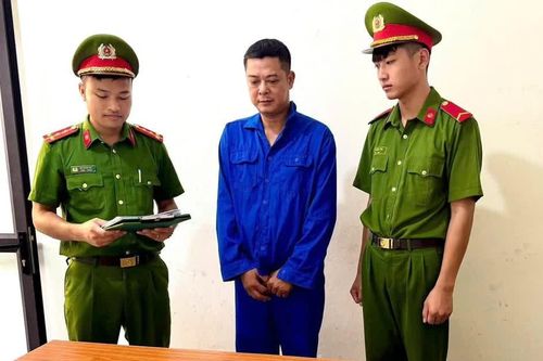 Khởi tố đối tượng sử dụng giấy tờ giả để hành nghề lái xe