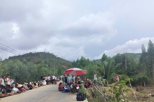 Chạy xe máy tự gây tai nạn, hai nữ sinh lớp 9 thương vong