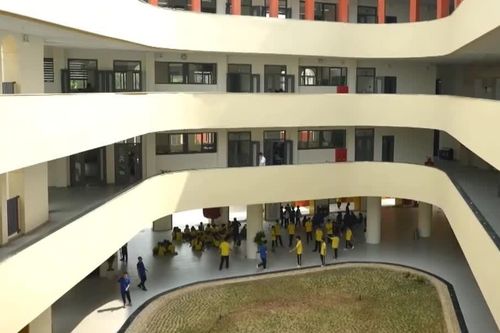 Có gì bên trong ngôi trường đang 'gây sốt' mạng xã hội?